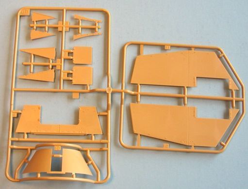 1/35&nbsp;Sd.Kfz.164&nbsp;Nashorn німецька самохідна артилерійська установка з фігурами екіпажу (Tamiya 35335), збірна модель