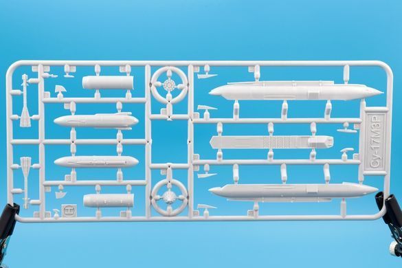 1/72 Сухой Су-22М4&nbsp;фронтовий бомбардувальник (ModelSvit 72059), збірна модель