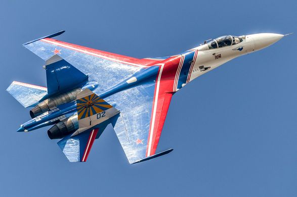 1/48 Самолет Су-27 пилотажной группы "Русские витязи" (Hobbyboss 81776), сборная модель