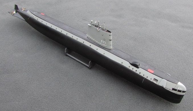1/350&nbsp;SSN-571 Nautilus американський атомний підводний човен (MikroMir 350-09), збірна модель