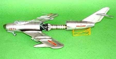 1/32 Микоян-Гуревич МиГ-17ПФ/F-5A (Trumpeter 02206) сборная модель