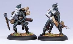 Hordes Legion of Everblight Blighted Archer and Ammo Porter (Blister pack) - Privateer Press Miniatures PRIV-PIP 73030