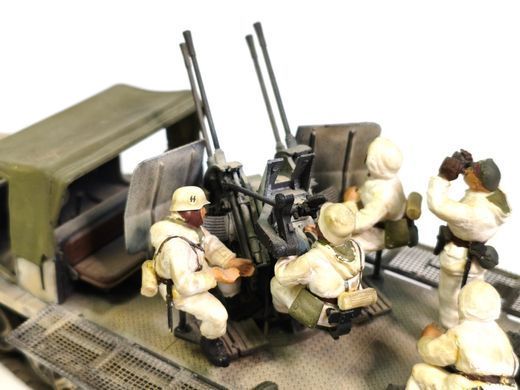 1/35 Зенітна самохідна установка із Flak-38 на базі Sd.Kfz.7 з фігурами розрахунку, готова модель авторської роботи