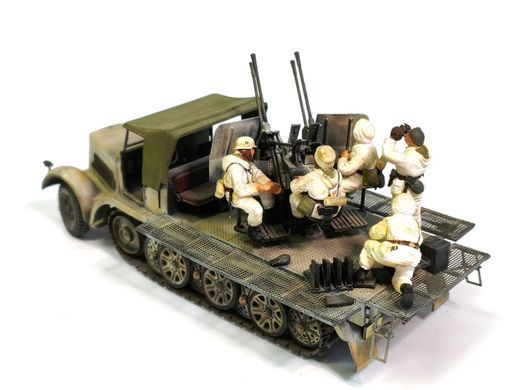 1/35 Зенітна самохідна установка із Flak-38 на базі Sd.Kfz.7 з фігурами розрахунку, готова модель авторської роботи
