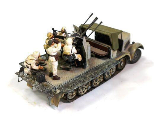 1/35 Зенітна самохідна установка із Flak-38 на базі Sd.Kfz.7 з фігурами розрахунку, готова модель авторської роботи