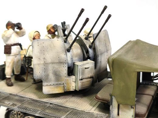 1/35 Зенітна самохідна установка із Flak-38 на базі Sd.Kfz.7 з фігурами розрахунку, готова модель авторської роботи