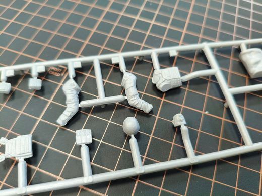 БЕЗ КОРОБКИ 1/35 Украинские военные: 3 эксклюзивные фигуры + 2 операторки дронов, сборные пластиковые