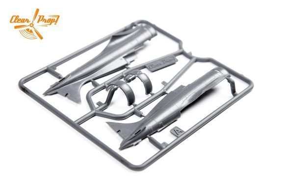 1/72 Истребитель A5M2b Claude ранней версии, серия Starter Kit (Clear Prop Models CP72006), сборная модель