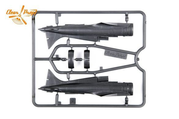 1/72 Истребитель A5M2b Claude ранней версии, серия Starter Kit (Clear Prop Models CP72006), сборная модель