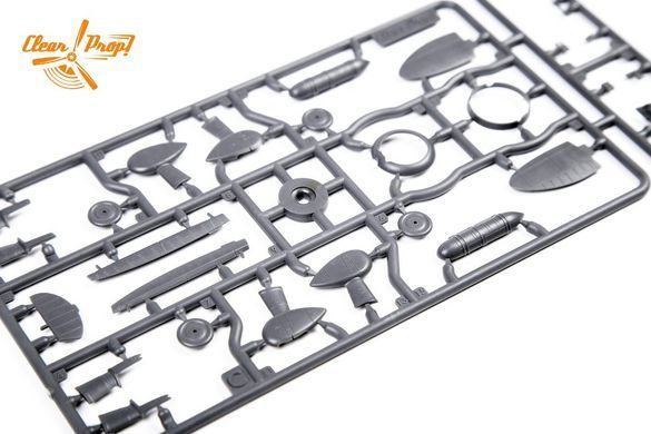 1/72 Истребитель A5M2b Claude ранней версии, серия Starter Kit (Clear Prop Models CP72006), сборная модель