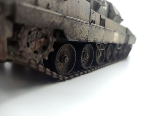 1/35 Український танк Leopard 2A5, готова модель авторської роботи