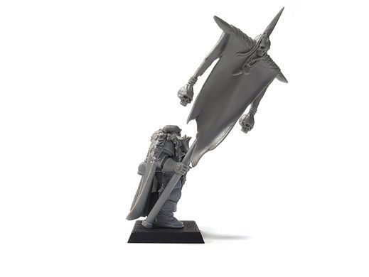 Warrior of Chaos with Banner, мініатюра Warhammer Fantasy Battles, зібрана пластикова (Games Workshop)