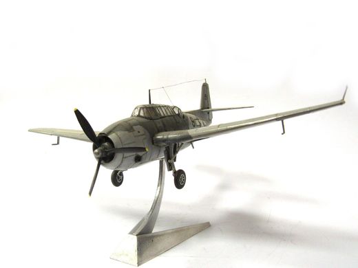 1/72 Торпедоносець-бомбардувальник TBF-1 Avenger, на підставці (авторська робота), готова модель