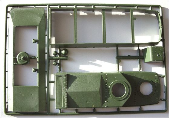 1/72 Мотоброневагон МБВ-2 с 76,2-мм танковыми пушками Л-11 (UM Military Technics UMMT 675), сборная модель