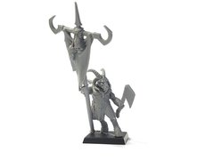 Beastmen Gor Herd with Banner, мініатюра Warhammer, зібрана пластикова (Games Workshop)