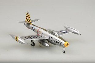 1/72 F-84E-25 Thunderjet пилота Lt. Donald James, 8th Fighter Bomber Squadron, готовая модель (EasyModel 37106)