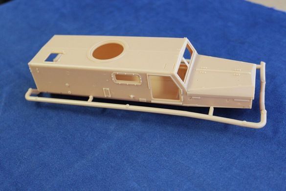 1/35 Бронеавтомобіль Cougar 6x6 JERRV Joint EOD Rapid Response Vehicle (Panda Hobby PH-35010), збірна модель