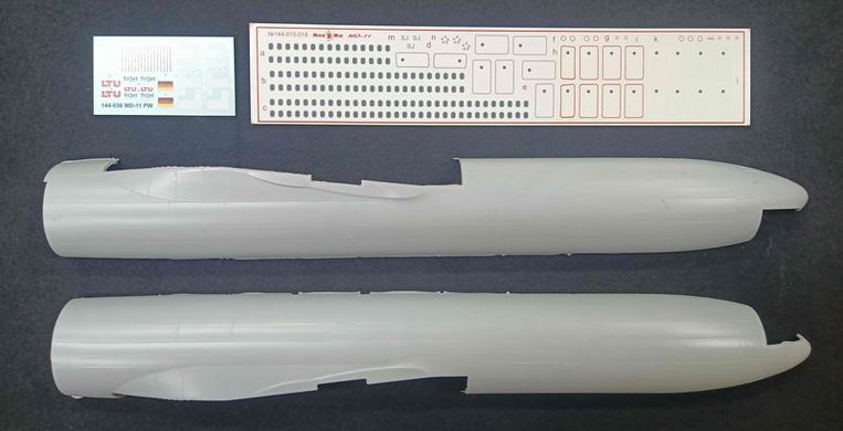 1/144 McDonnell Douglas MD-11PW американський авіалайнер (MikroMir 144-036), збірна модель