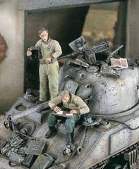 1:35 US Tankers Letter for Home (2 Figures)