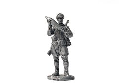54мм Красноармеец с миной к 120-мм полковому миномету, 1941-43 годов (EK Castings WWII-67), коллекционная оловянная миниатюра