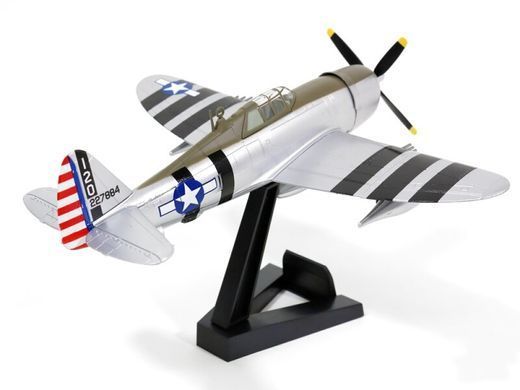 1/72 Republic P-47D Thunderbolt пилота William D. Dunham, Тихий океан 1943 год, готовая модель (EasyModel 36421)