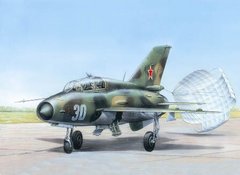 Микоян-Гуревич МиГ-21УМ Фронтовой истребитель 1:72