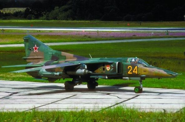 1/72 Микоян-Гуревич МиГ-27М/Д (ART model 7216) сборная модель