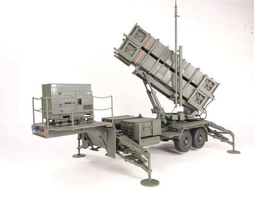 1/35 Тягач HEMTT M983 и пусковая установка M901 системы зенитного ракетного комплекса MIM-104 Patriot (AFV Club AF35S87)