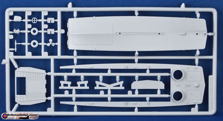 1/72 Диорама "D-Day Sea Assault" с десантными суднами, джипом, пушкой и фигурами, серия Gift Set с красками и клеэм (Airfix A50156A), сборная пластиковая