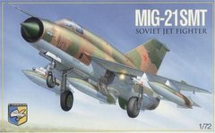 1/72 Микоян-Гуревич МиГ-21СМТ реактивный истребитель (Condor 7214) сборная модель