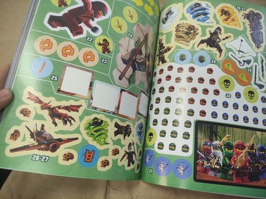 Книга-стікербук "LEGO Ninjago Legacy: 1001 стікер"
