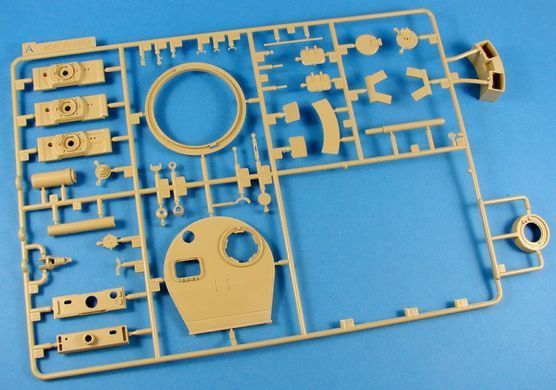 1/35 Танк Pz.Kpfw.VI Ausf.E Tiger I Middle Production, модель с полным интерьером (Rye Field Model RM5010), сборная модель