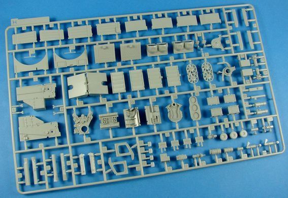 1/35 Танк Pz.Kpfw.VI Ausf.E Tiger I Middle Production, модель с полным интерьером (Rye Field Model RM5010), сборная модель