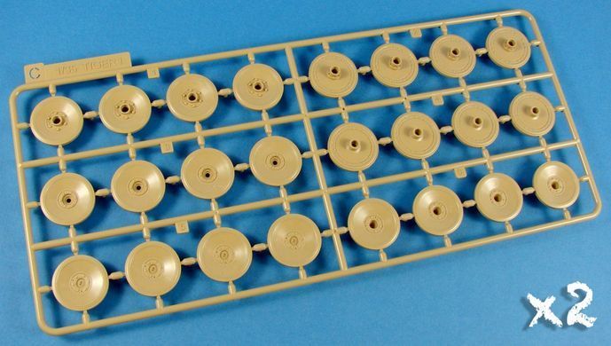1/35 Танк Pz.Kpfw.VI Ausf.E Tiger I Middle Production, модель с полным интерьером (Rye Field Model RM5010), сборная модель