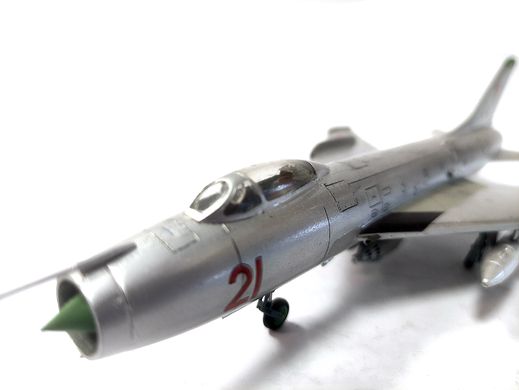 1/72 Сухой Су-7 советский истребитель-бомбардировщик, готовая модель авторской работы
