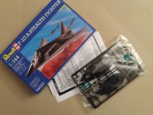 1/144 F-117A Stealth літак-невидимка (Revell 04037) збірна модель