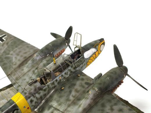 1/48 Винищувач-бомбардувальник Messerschmitt Bf-110 на підставці, готова модель авторської роботи