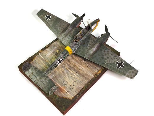 1/48 Винищувач-бомбардувальник Messerschmitt Bf-110 на підставці, готова модель авторської роботи