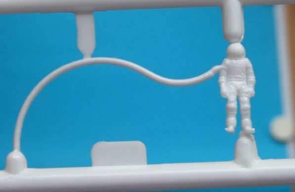 1/144 Космічний шатл Атлантіс з фігуркою космонавта (Revell 04544 Space Shuttle Atlantis), збірна модель