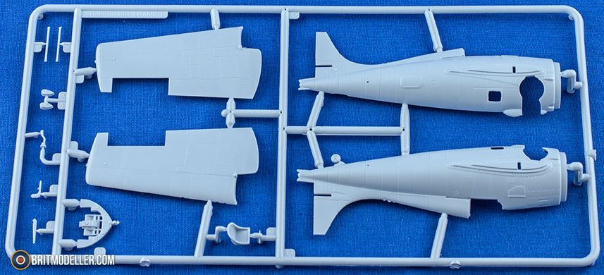 1/72 Самолеты F4F-4 Wildcat и Mitsubishi Zero, серия Dogfight Doubles с красками и клеем (Airfix A50184), сборная модель