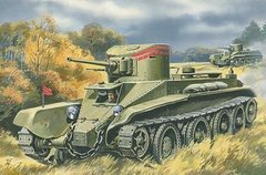 1/72 БТ-2 советский колесно-гусеничный танк (UM Military Technics UMMT 302), сборная модель