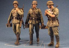1/35 Німецькі солдати, літо 1939-45 років, біля польової кухні, 3 фігури, збірні смоляні