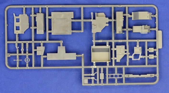 1/72 Автомобіль МАЗ-7910 трубовоз (PST 72080), збірна модель