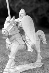 Gripping Beast Miniatures - Knight, cloak and spear (1) - GRB-CRC05