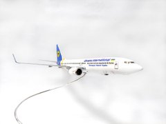 1/144 Boeing 737-800 МАУ "Міжнародні Авіалінії України", готовая модель, авторская работа