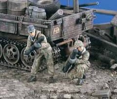 1:35 German Ammo Handlers WWII Set I (2 Figures)
