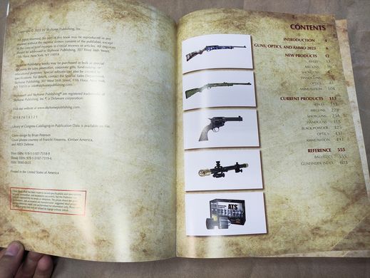 Книга "Shooter's Bible 114th Edition. The world's bestselling firearms reference" найповніший довідник стрілецької зброї, набоїв та аксесуарів (англійською мовою)
