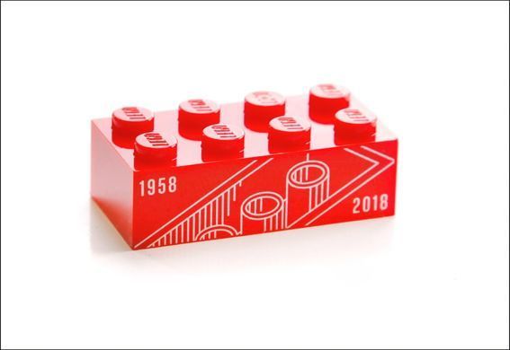 Книга "The LEGO Book New Edition 2018" by Daniel Lipkowitz, із ексклюзивним колекційним блоком 1958-2018 (англійською мовою)