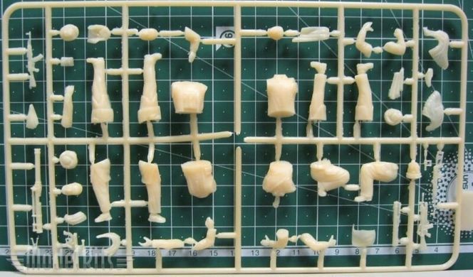 1/35 Антитеррористические войска в Таджикистане 1999-2001 года (8 фигур) без коробки (ICM 35005)