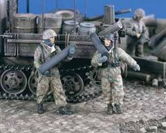 1:35 German Ammo Handlers WWII Set II (2 Figures)